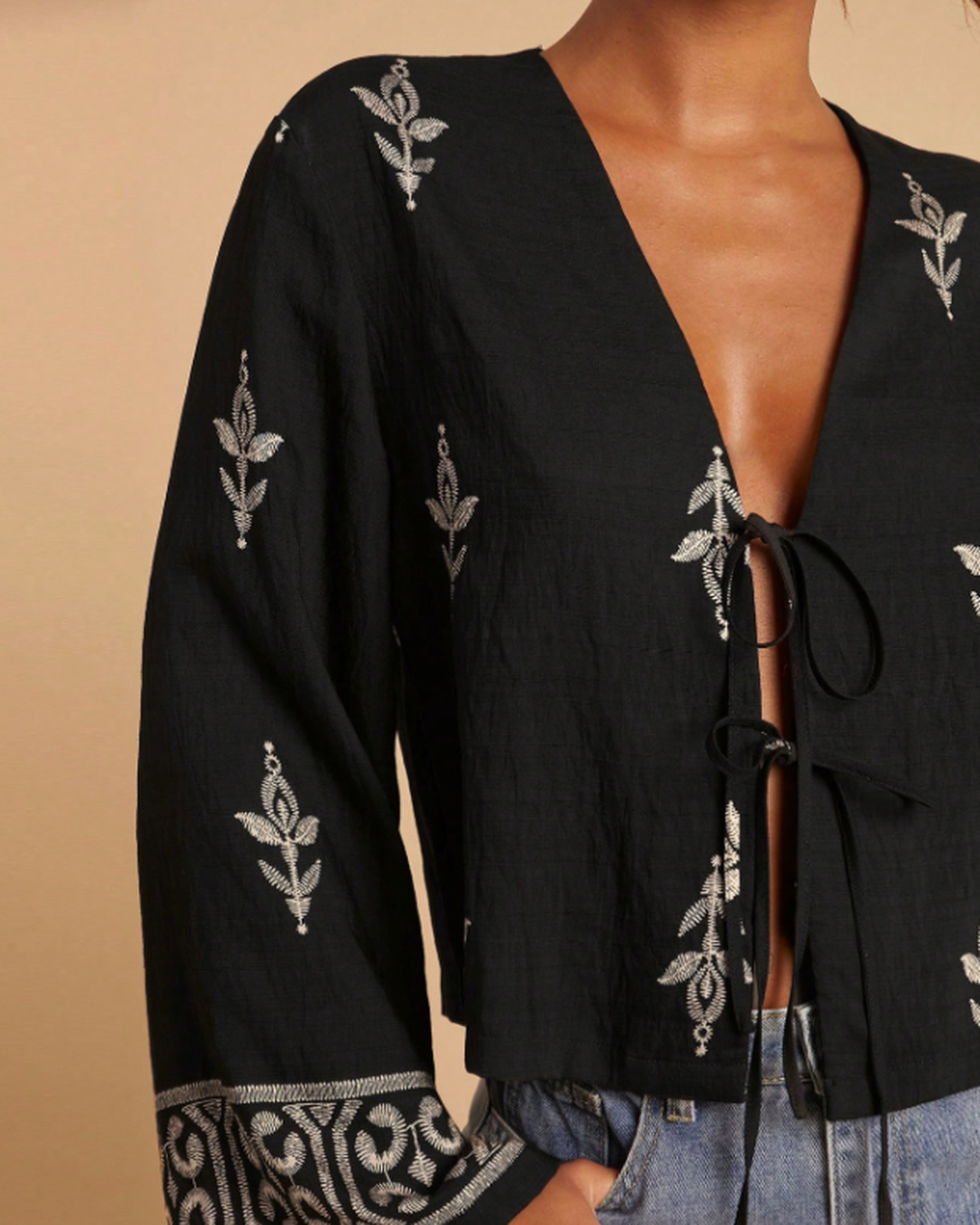 Blusa Preta Bordada